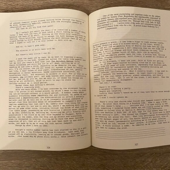 house of leaves book by mark z. danielewski (the remastered full colour edition) - Picture 4 of 4